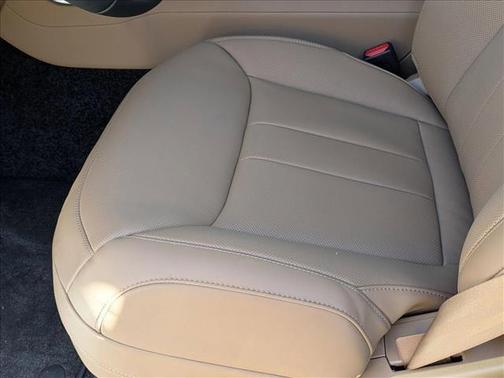 Fuji White 2026 Land Rover Range Rover P400 SE 7 Seat