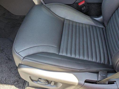Eiger Grey Metallic 2026 Land Rover Discovery S