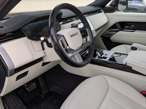 2026 Land Rover Range Rover P400 SE 7 Seat