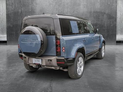 2025 Land Rover Defender 110 P400 X-Dynamic SE