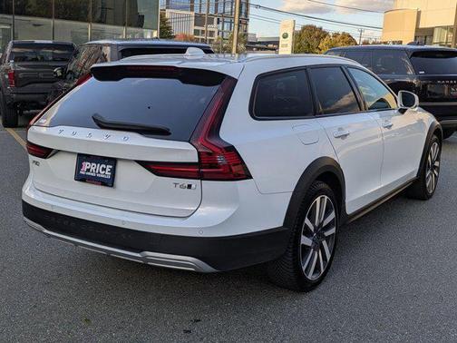 2021 Volvo V90 Cross Country T6