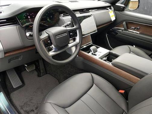 2025 Land Rover Range Rover P400 SE