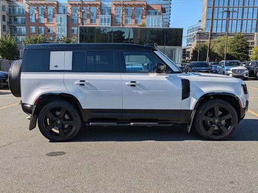 2023 Land Rover Defender 110 V8