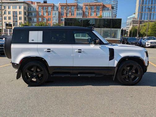 2023 Land Rover Defender 110 V8
