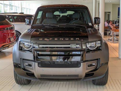 2025 Land Rover Defender 110 V8