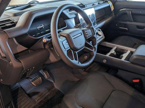 2025 Land Rover Defender 110 V8