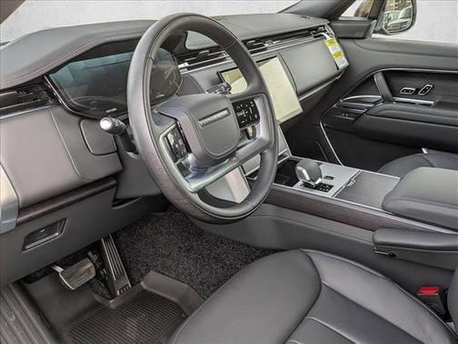 2026 Land Rover Range Rover P530 SE 7 Seat