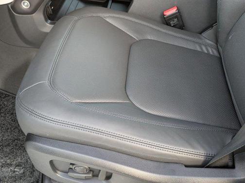 2026 Land Rover Defender P400 X-Dynamic SE