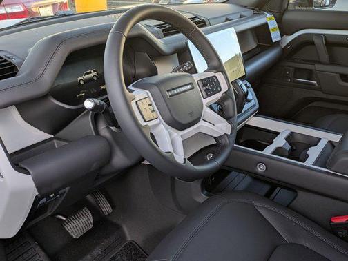 2026 Land Rover Defender P400 X-Dynamic SE