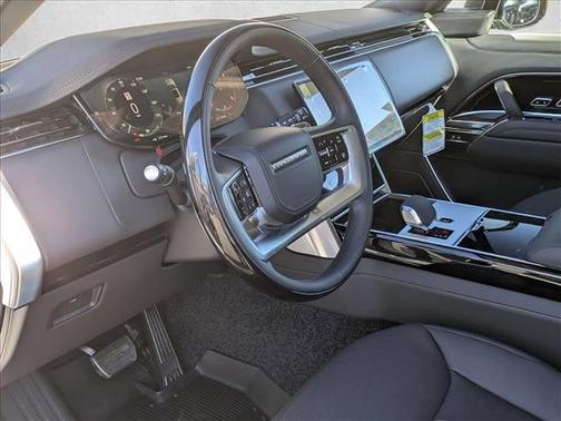 2026 Land Rover Range Rover P530 SE