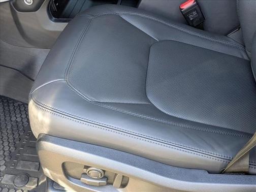 2026 Land Rover Defender P500 X-Dynamic SE