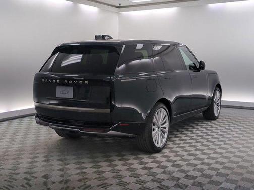 Belgravia Green Metallic 2026 Land Rover Range Rover P400 SE 7 Seat