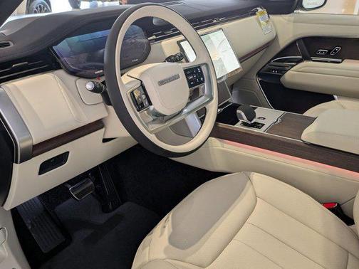 Obsidian Black SV Bespoke Ultra Metallic Satin 2026 Land Rover Range Rover P530 SE