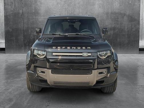 2024 Land Rover Defender 130 P400 X-Dynamic SE