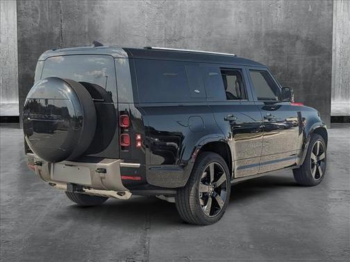 2024 Land Rover Defender 130 P400 X-Dynamic SE