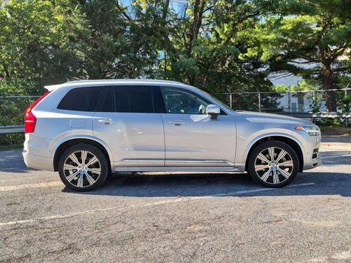 Bright Silver Metallic 2021 Volvo XC90 Recharge Plug-In Hybrid T8 Inscription Expression 7 Passenger