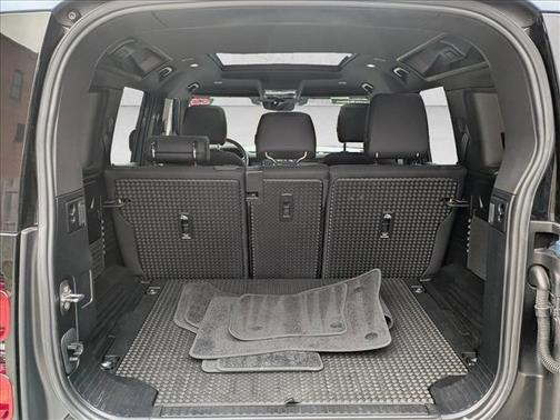 2025 Land Rover Defender 110 P300