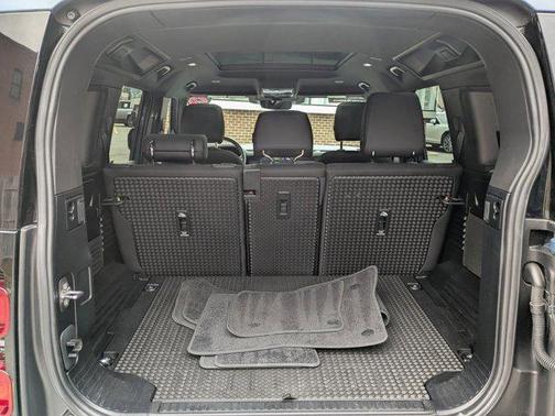 2025 Land Rover Defender 110 P300