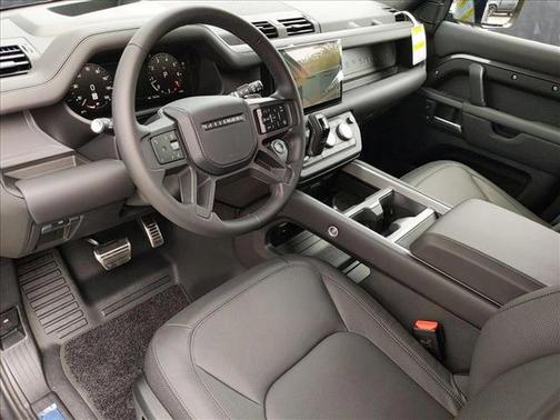 2025 Land Rover Defender 110 V8