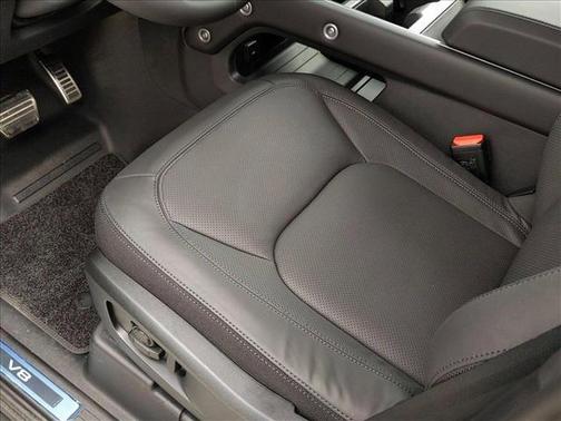 2025 Land Rover Defender 110 V8