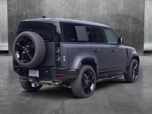 2025 Land Rover Defender 110 V8
