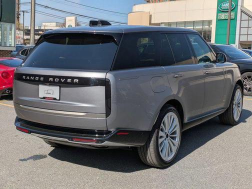 Eiger Grey Metallic 2026 Land Rover Range Rover P400 SE