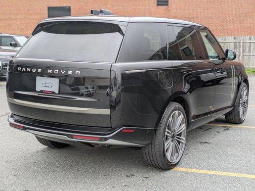 Santorini Black Metallic 2026 Land Rover Range Rover P530 SE 7 Seat