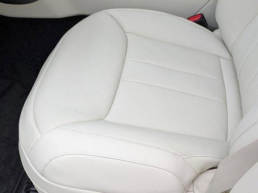 Santorini Black Metallic 2026 Land Rover Range Rover P530 SE 7 Seat
