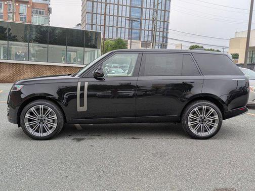 Santorini Black Metallic 2026 Land Rover Range Rover P530 SE 7 Seat