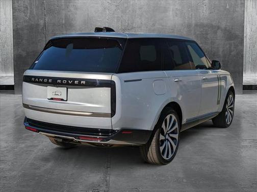 2025 Land Rover Range Rover P530 SE