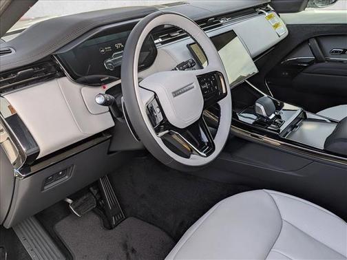 2026 Land Rover Range Rover Sport SE