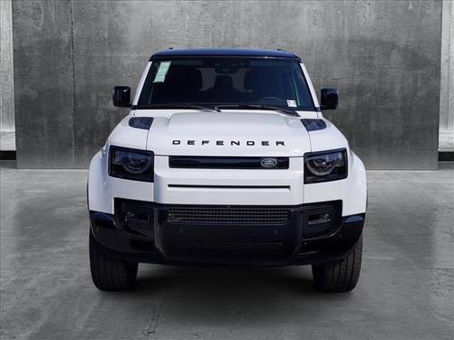 2025 Land Rover Defender 90 P400 X-Dynamic SE