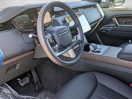 Santorini Black Metallic 2026 Land Rover Range Rover P400 SE