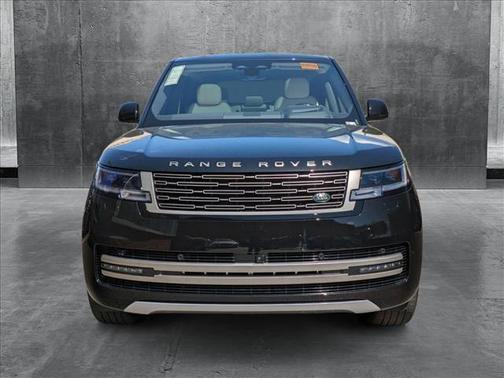 2025 Land Rover Range Rover P550e SE