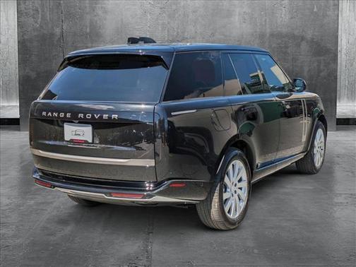 2025 Land Rover Range Rover P550e SE