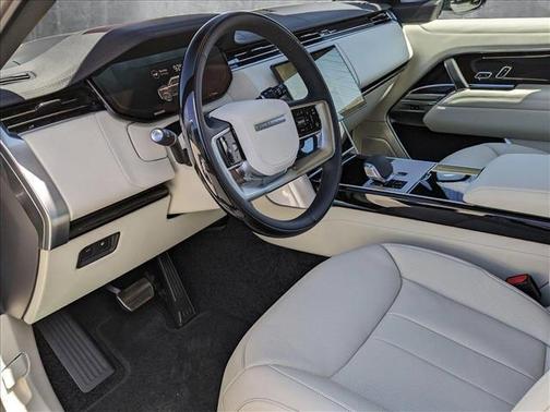 2025 Land Rover Range Rover P550e SE