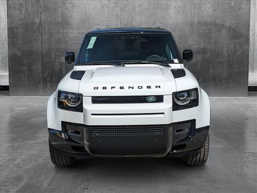 2025 Land Rover Defender 130 P400 X-Dynamic SE