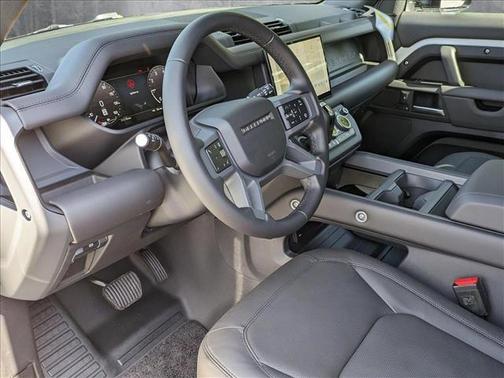 2025 Land Rover Defender 130 P400 X-Dynamic SE
