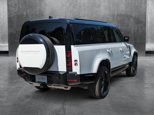 2025 Land Rover Defender 130 P400 X-Dynamic SE