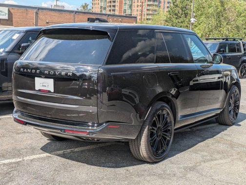 Obsidian Black SV Bespoke Ultra Metallic Gloss 2026 Land Rover Range Rover P530 SE