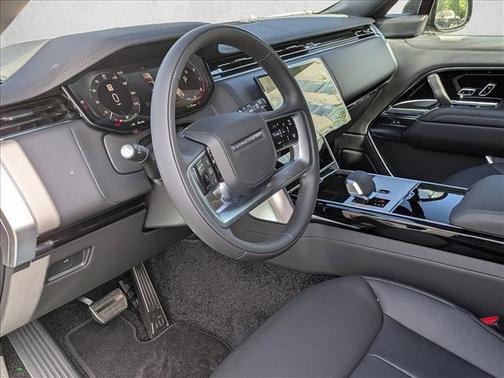 Obsidian Black SV Bespoke Ultra Metallic Gloss 2026 Land Rover Range Rover P530 SE