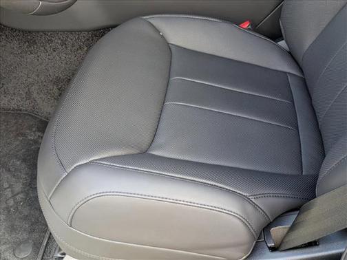 Obsidian Black SV Bespoke Ultra Metallic Gloss 2026 Land Rover Range Rover P530 SE