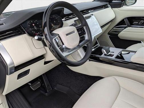 2025 Land Rover Range Rover P400 SE