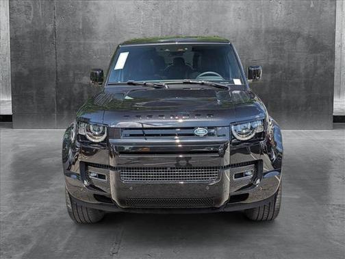 2025 Land Rover Defender 130 P400 X-Dynamic SE