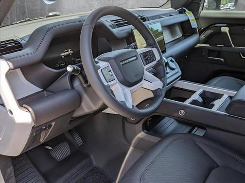 2025 Land Rover Defender 130 P400 X-Dynamic SE
