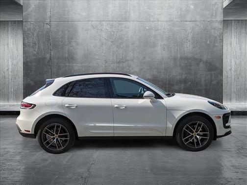 2022 Porsche Macan Base