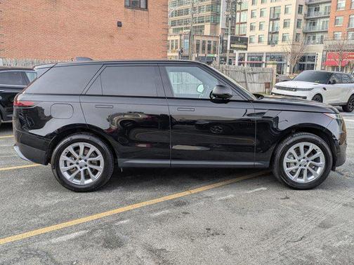 2025 Land Rover Range Rover Sport SE