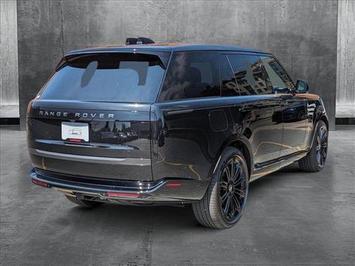 2025 Land Rover Range Rover P400 SE 7 Seat