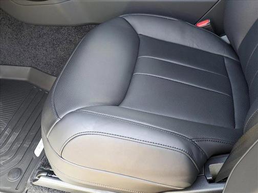 2025 Land Rover Range Rover P400 SE 7 Seat