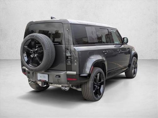 2026 Land Rover Defender 110 V8